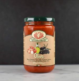 Italiensk tomatsaus med oliven fra Rustichella d'Abruzzo. Denne fyldige og aromatiske tomatsausen passer utmerket til både pasta og pizza.