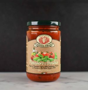 Sugo al Pomodoro e Basilico er en klassisk italiensk tomtatsaus med basilikum. Tomaten og basilikumen gir en perfekt balanse av sødme og friskhet.