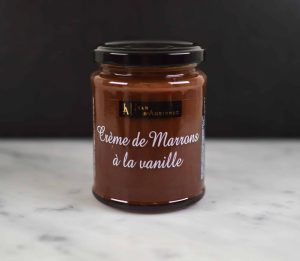 Fransk kastanjekrem med vanilje fra Jean Audignac. Smaken er rund og god med en mild dybde fra vaniljen. Brukes både som pålegg eller med yoghurt. 