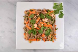 ASIATISK LAKSESALAT