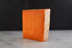 Red Leicester er en fantastisk fastost fra Warwickshire i England. Den er fast men litt smuldrete med mild og frisk smak.