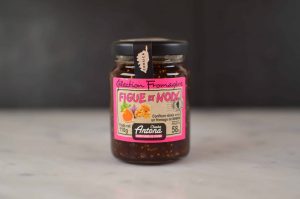 Fantastisk fikenmarmelade med valnøtter fra Korsika. Denne fruktige marmeladen med ekstra fylde fra valnøttene passer utmerket til de aller fleste oster!