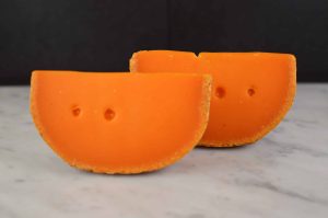 Mimolette er en smakfull fastost fra Frankrike. Den er kjent for sin oransje farge og kuleform. Smaken er mild og nøttete, med deilig fast konsistens.