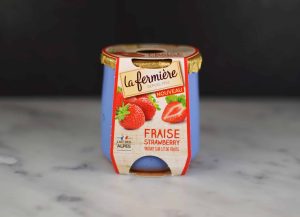 Nydelig fransk yoghurt med jordbær fra La Fermière. Dette er en smakfull yoghurt med god balanse av sødme og syrlighet. Perfekt til frokost eller lunsj!