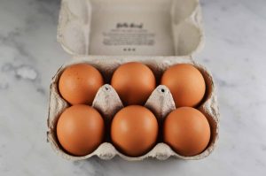 Fantastiske økologiske egg fra Holte gård. Disse eggene fra frittgående er ekstra store i størrelsen.