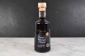 Nydelig og klassisk balsamicoeddik med rik smak fra Jean d'Audignac. Passer utmerket til vinaigrette, dressing og matlaging!