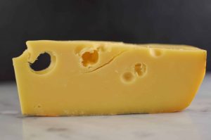 Vellagret Jarlsberg er en ekstra moden utgave av Norges mest kjente ost. Lagret i 18 måneder for rik smak, nøttepreg og flott krystallisering.