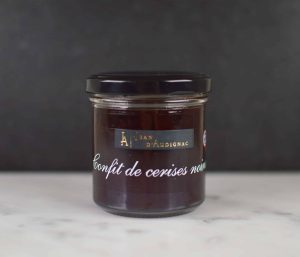 Fantastisk fransk kirsebærkompott fra Jean d’Audignac. Denne smakfulle kompotten passer utmerket til de fleste oster eller dessert.